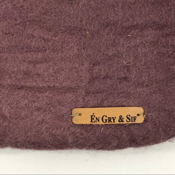 En Gry & Sif Felt Wool Bag With Flower - Picture 2 of 5